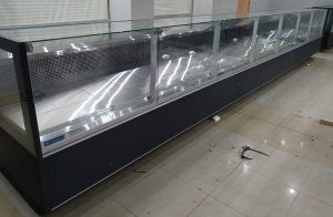 кубічна холодильна вітрини