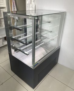 кондитерська вітрина в кафе