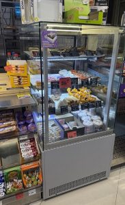 кондитерська вітрина в кафе