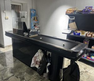 каса з транспортером для магазину