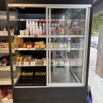 двері на холодильний регал встановлення